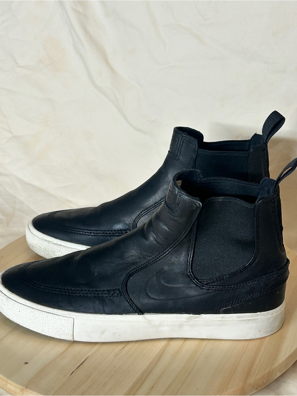 Nike Men’s SB Zoom Janoski Slip RM Mid Top Leather Sneaker Black US 9.5
